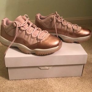 Jordan 11 retro low size 7 us